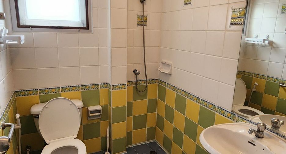For rent and for sale 4 bedrooms house in Si Racha, Chonburi