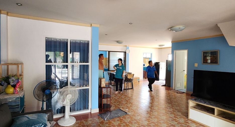 For rent and for sale 4 bedrooms house in Si Racha, Chonburi