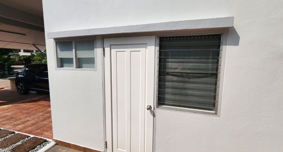 For rent and for sale 4 bedrooms house in Si Racha, Chonburi
