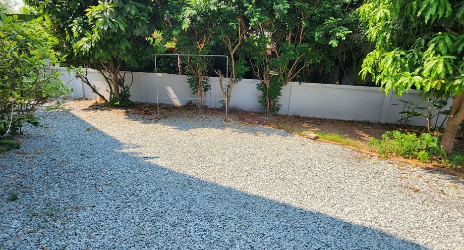 For rent and for sale 4 bedrooms house in Si Racha, Chonburi