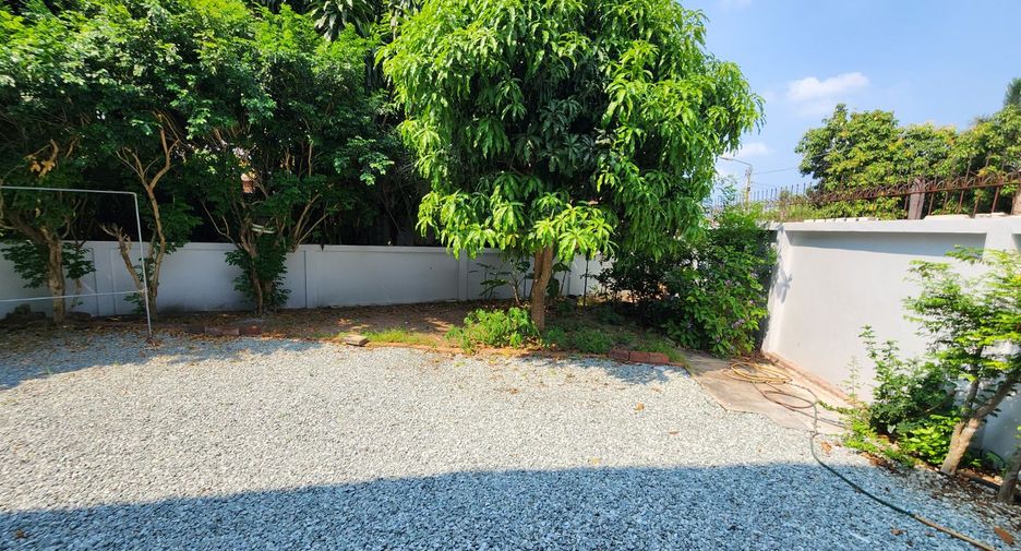For rent and for sale 4 bedrooms house in Si Racha, Chonburi