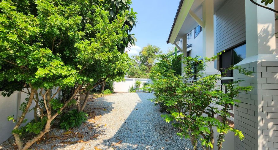 For rent and for sale 4 bedrooms house in Si Racha, Chonburi