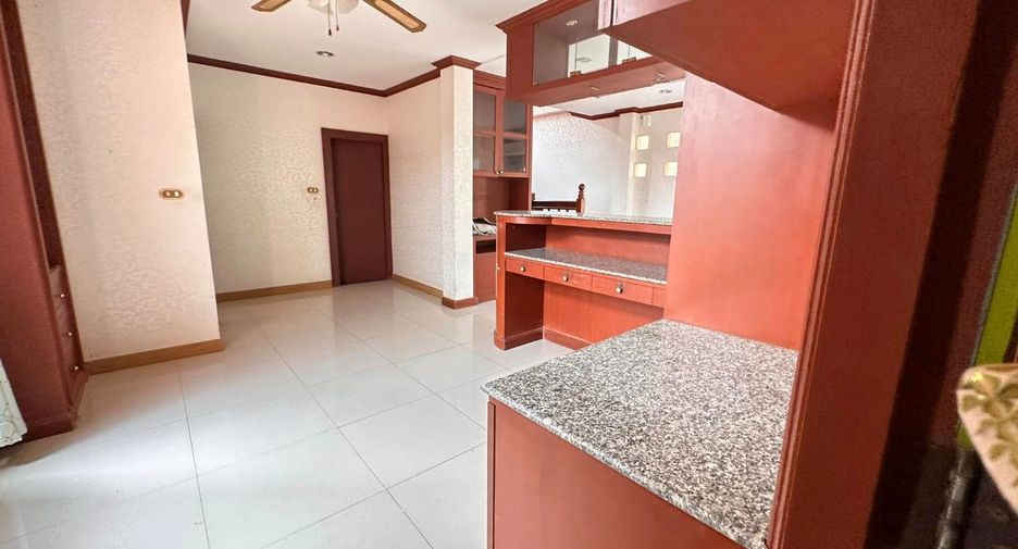 Haus zum Kauf mit 4 Zimmer in Si Racha, Chonburi