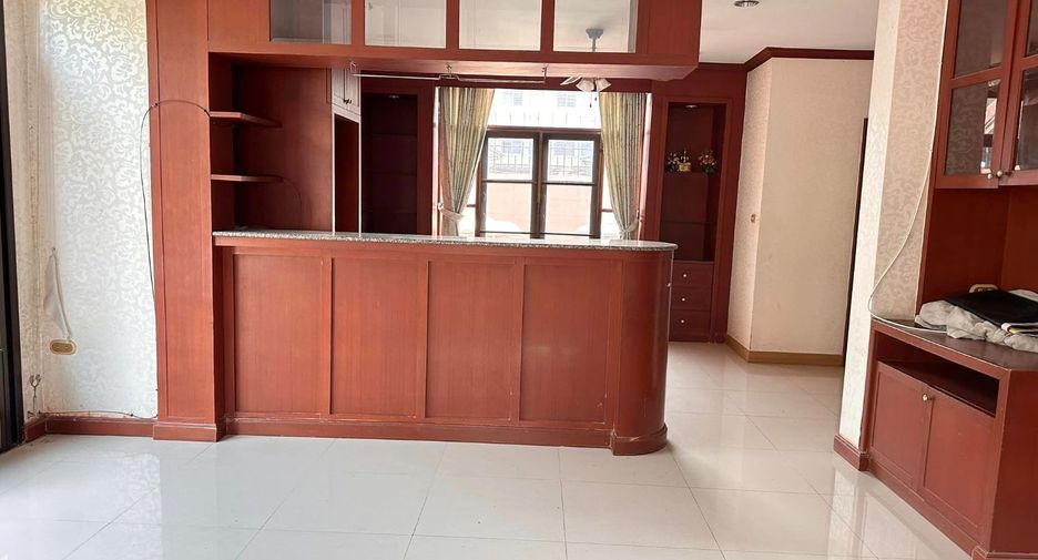 Haus zum Kauf mit 4 Zimmer in Si Racha, Chonburi