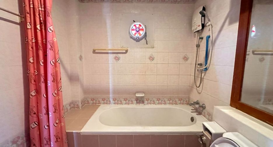 Haus zum Kauf mit 4 Zimmer in Si Racha, Chonburi