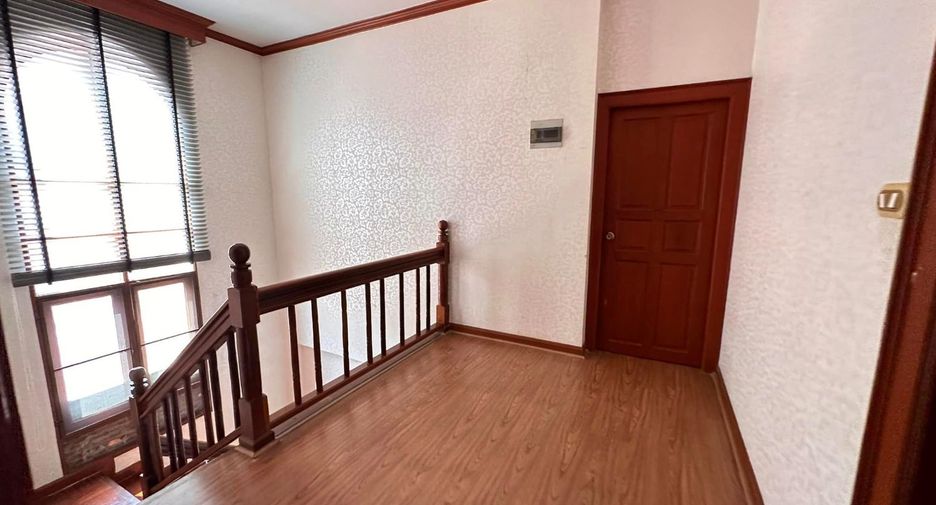 Haus zum Kauf mit 4 Zimmer in Si Racha, Chonburi