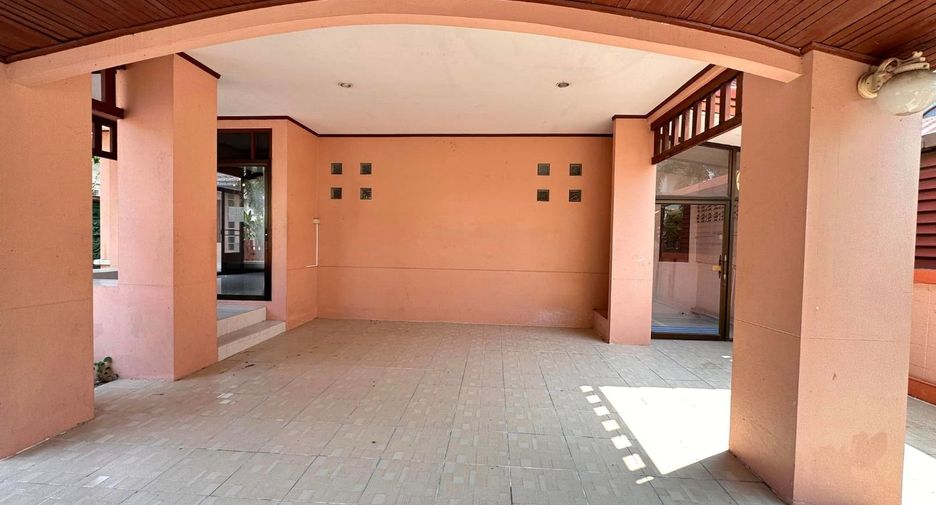 Haus zum Kauf mit 4 Zimmer in Si Racha, Chonburi