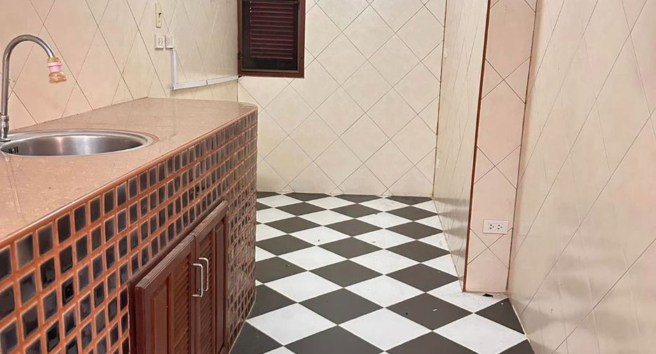 Haus zum Kauf mit 4 Zimmer in Si Racha, Chonburi
