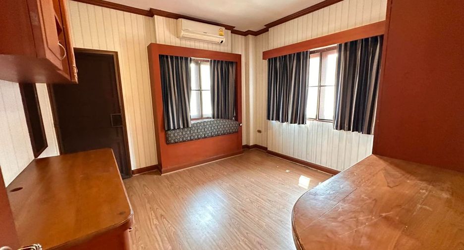 Haus zum Kauf mit 4 Zimmer in Si Racha, Chonburi