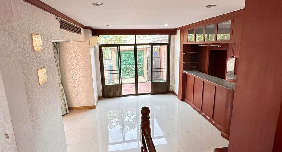 Haus zum Kauf mit 4 Zimmer in Si Racha, Chonburi