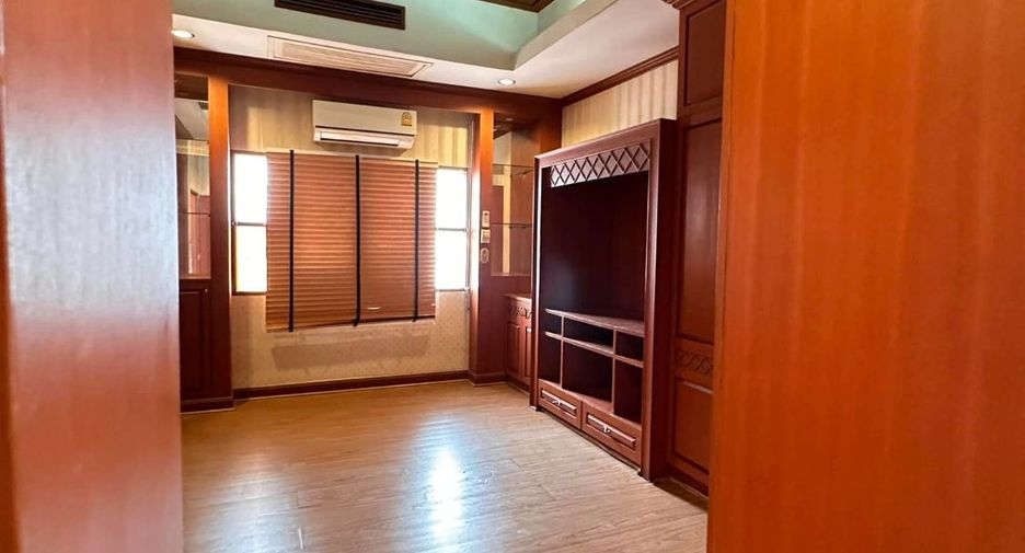 Haus zum Kauf mit 4 Zimmer in Si Racha, Chonburi