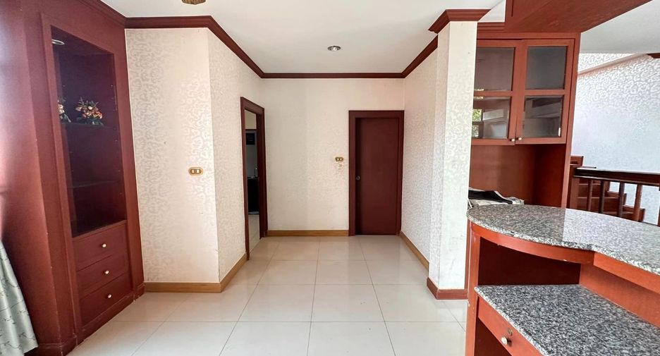 Haus zum Kauf mit 4 Zimmer in Si Racha, Chonburi