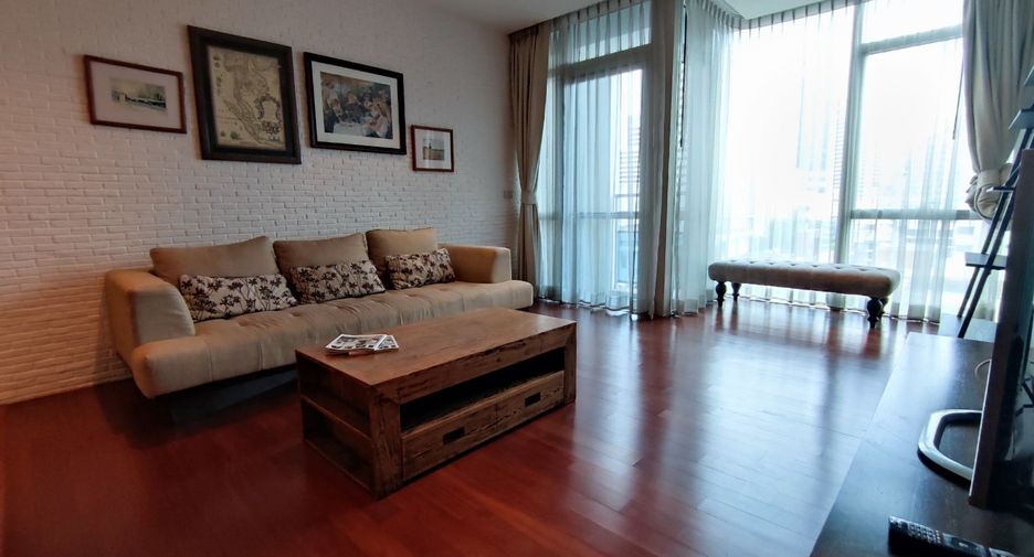 For rent 2 bedrooms condo in Pathum Wan, Bangkok
