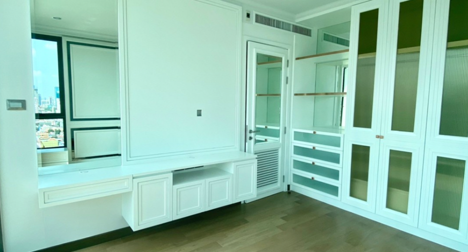 For rent and for sale 2 bedrooms condo in Watthana, Bangkok