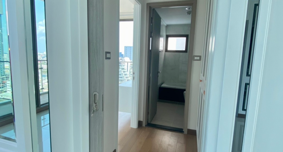 For rent and for sale 2 bedrooms condo in Watthana, Bangkok