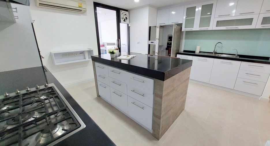 For sale 3 bed condo in Watthana, Bangkok