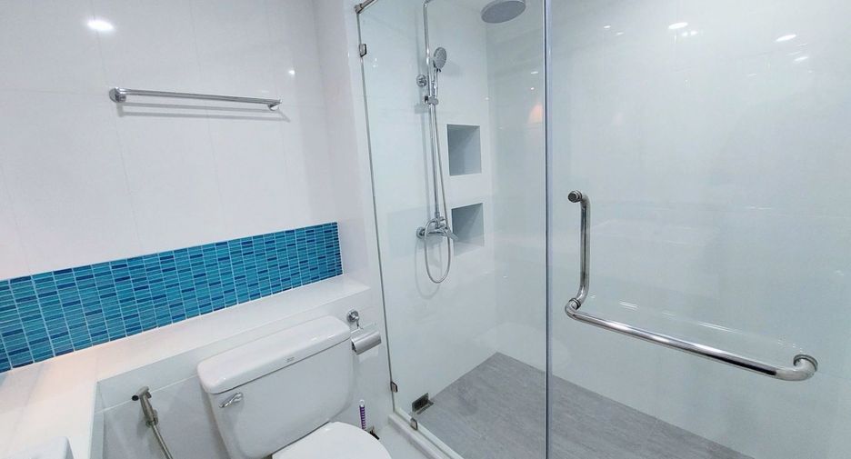 For sale 3 bed condo in Watthana, Bangkok