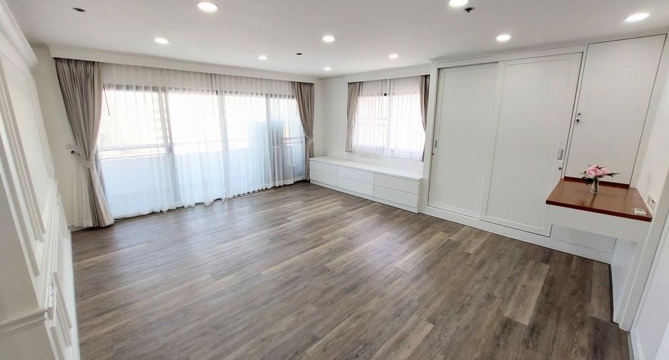 For sale 3 bed condo in Watthana, Bangkok