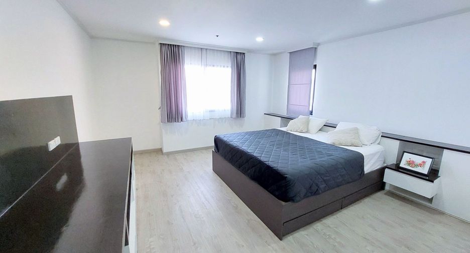 For sale 3 bed condo in Watthana, Bangkok