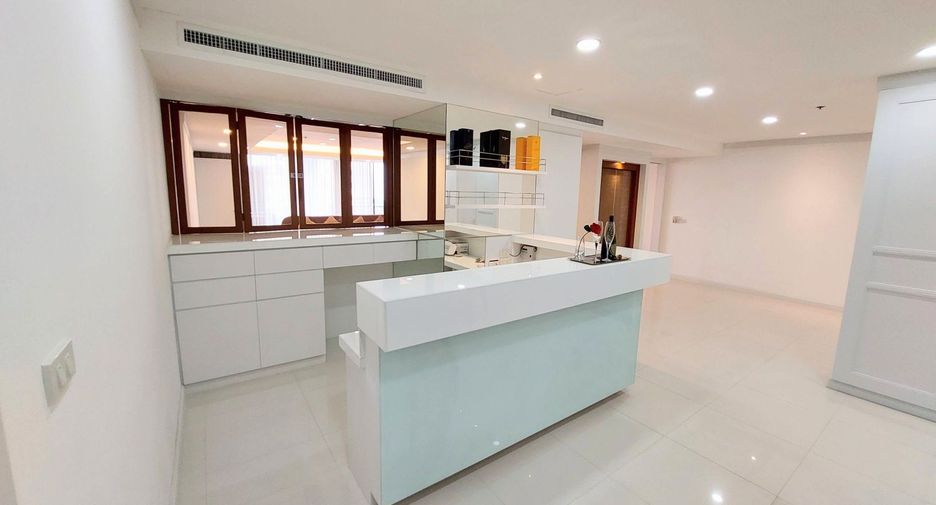 For sale 3 bed condo in Watthana, Bangkok