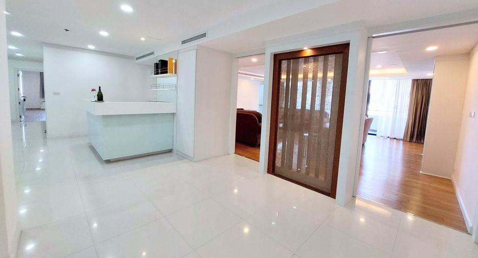 For sale 3 bed condo in Watthana, Bangkok