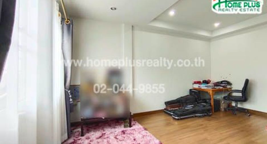 For sale 4 bed townhouse in Thanyaburi, Pathum Thani