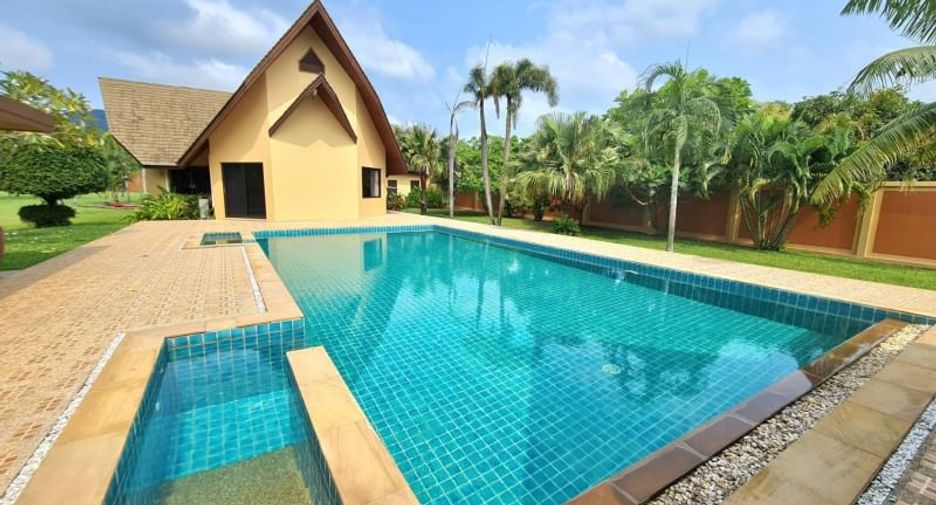 For sale 6 bed villa in Sattahip, Pattaya
