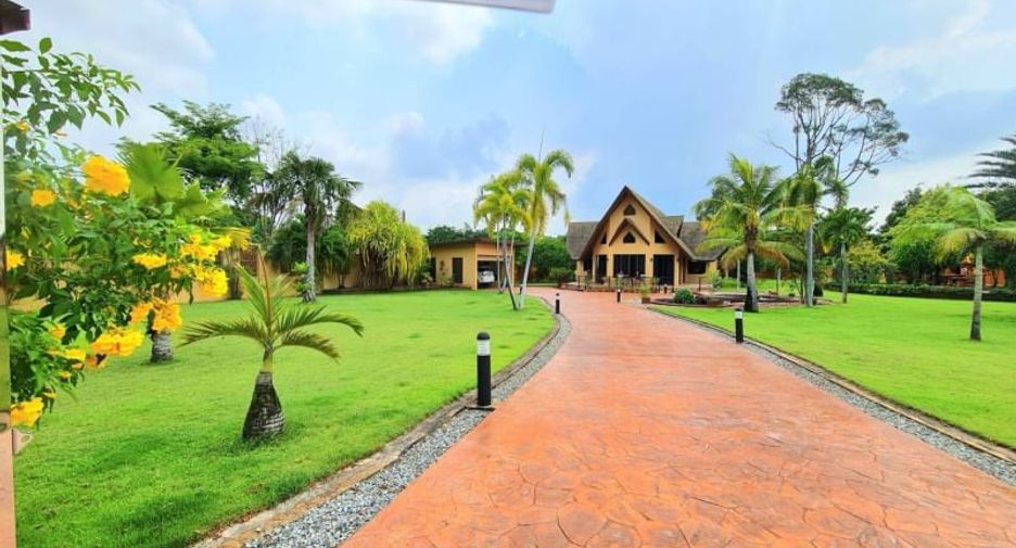 For sale 6 bed villa in Sattahip, Pattaya