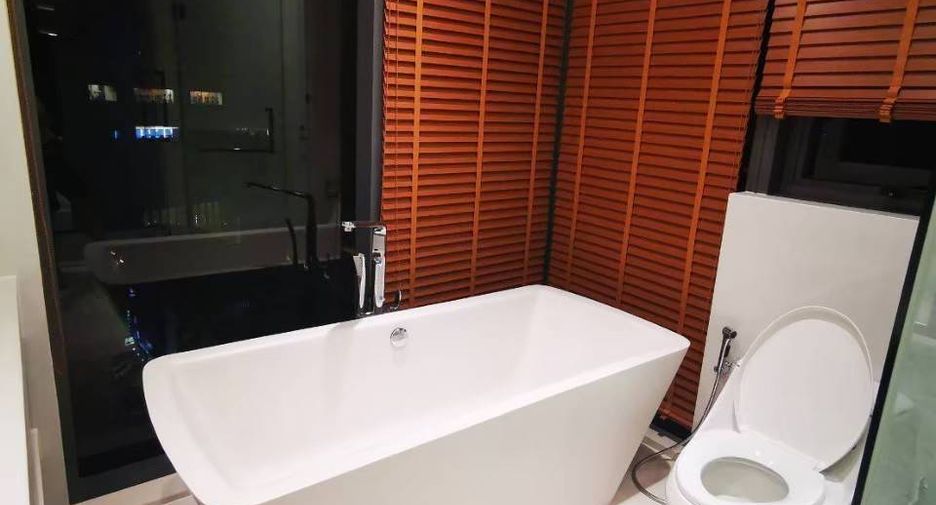 Wohnung zur Miete mit 2 Zimmer in Khlong Toei, Bangkok