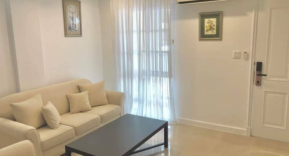 For rent 3 bed townhouse in Lat Phrao, Bangkok