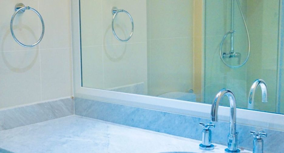 For rent 3 bedrooms condo in Pathum Wan, Bangkok