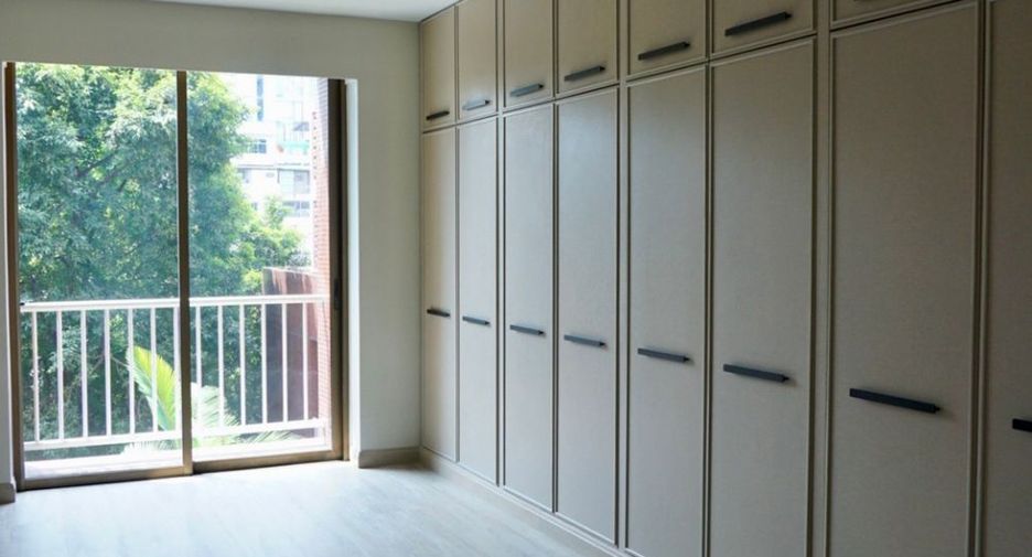 For rent 3 bedrooms condo in Pathum Wan, Bangkok