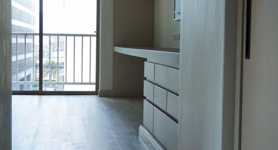 For rent 3 bedrooms condo in Pathum Wan, Bangkok