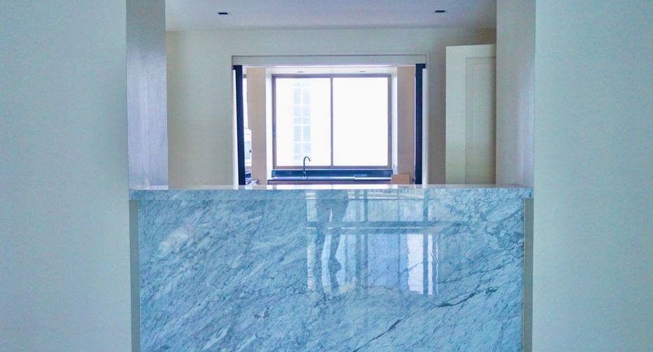For rent 3 bedrooms condo in Pathum Wan, Bangkok