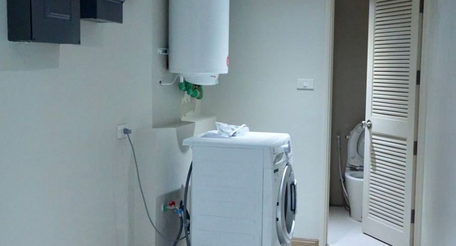 For rent 3 bedrooms condo in Pathum Wan, Bangkok