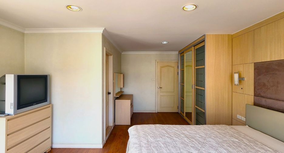 For sale 2 bedrooms condo in Watthana, Bangkok