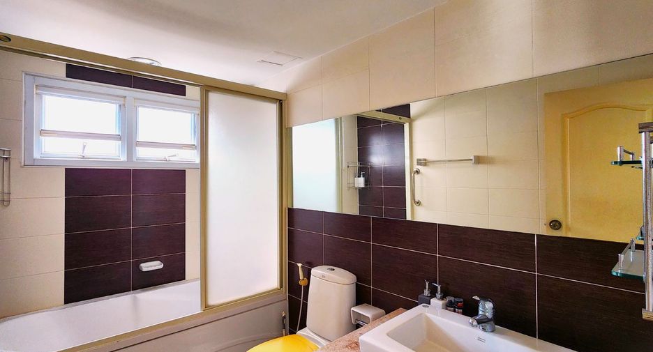 For sale 2 bedrooms condo in Watthana, Bangkok