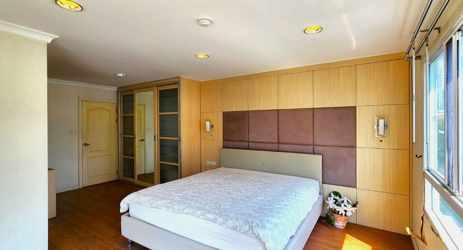 For sale 2 bedrooms condo in Watthana, Bangkok
