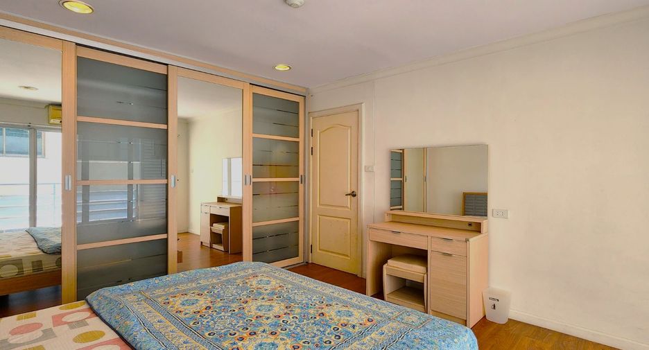 For sale 2 bedrooms condo in Watthana, Bangkok