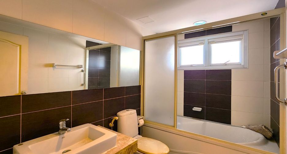 For sale 2 bedrooms condo in Watthana, Bangkok