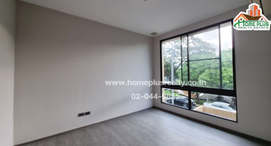 For sale 3 bedrooms townhouse in Lat Phrao, Bangkok