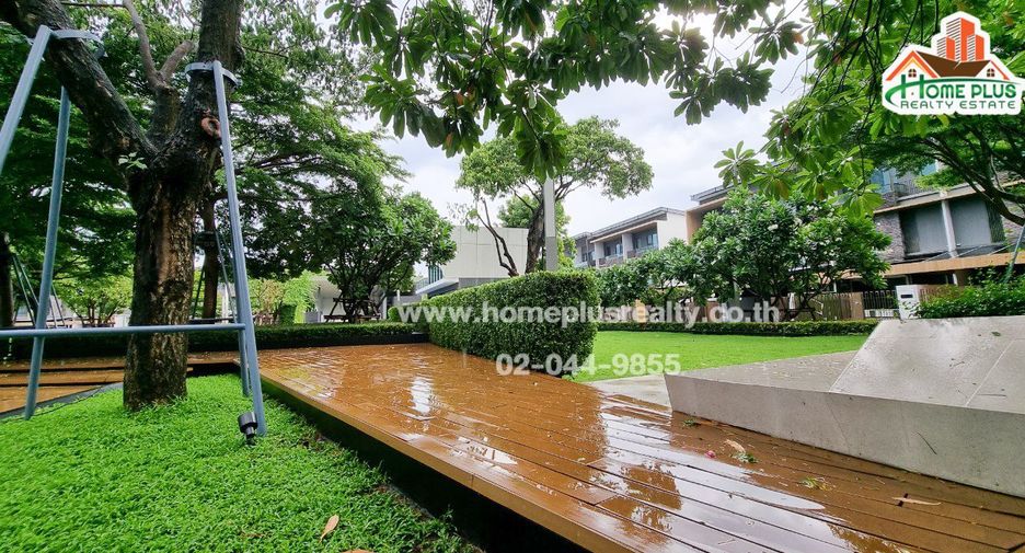 For sale 3 bedrooms townhouse in Lat Phrao, Bangkok