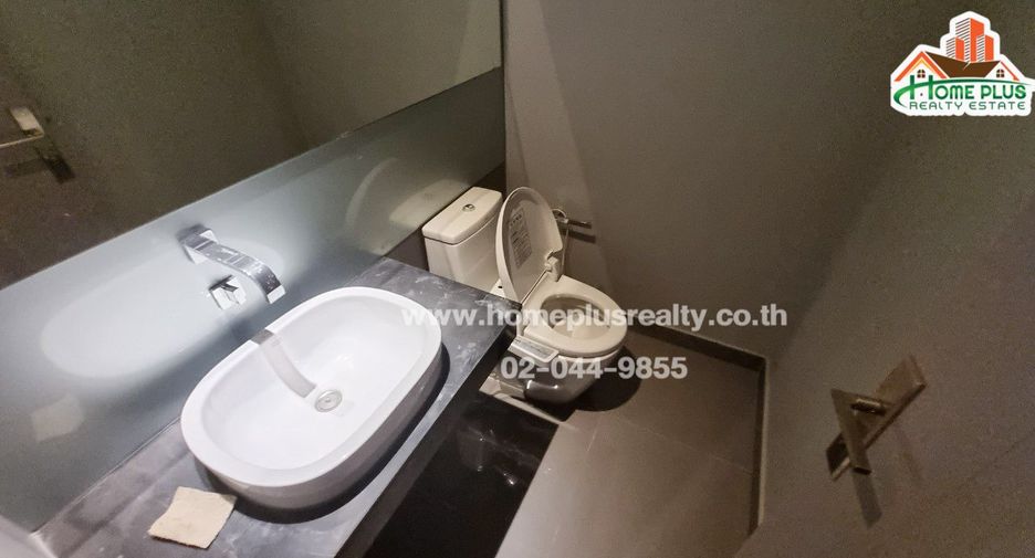 For sale 3 bedrooms townhouse in Lat Phrao, Bangkok
