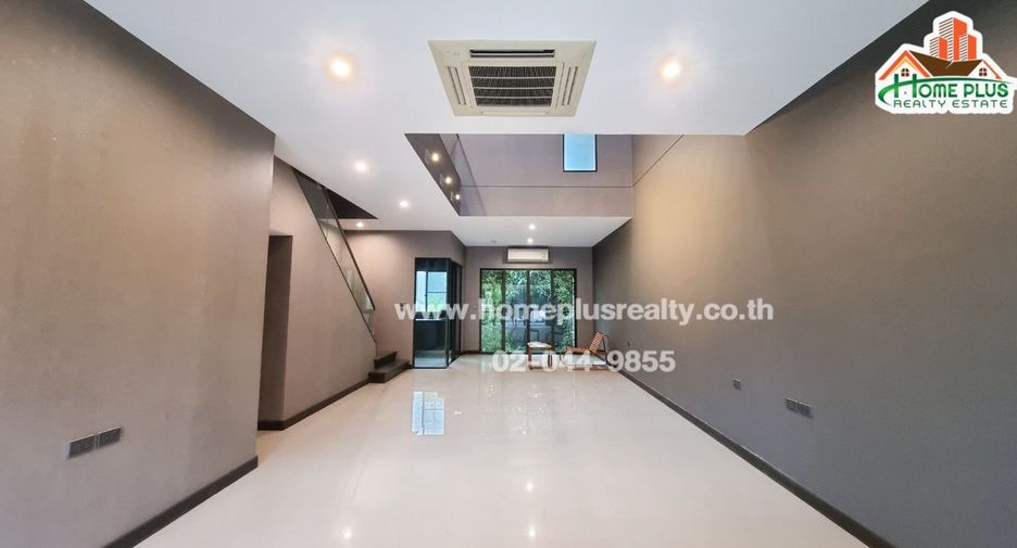 For sale 3 bedrooms townhouse in Lat Phrao, Bangkok