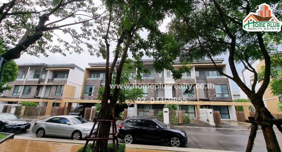 For sale 3 bedrooms townhouse in Lat Phrao, Bangkok
