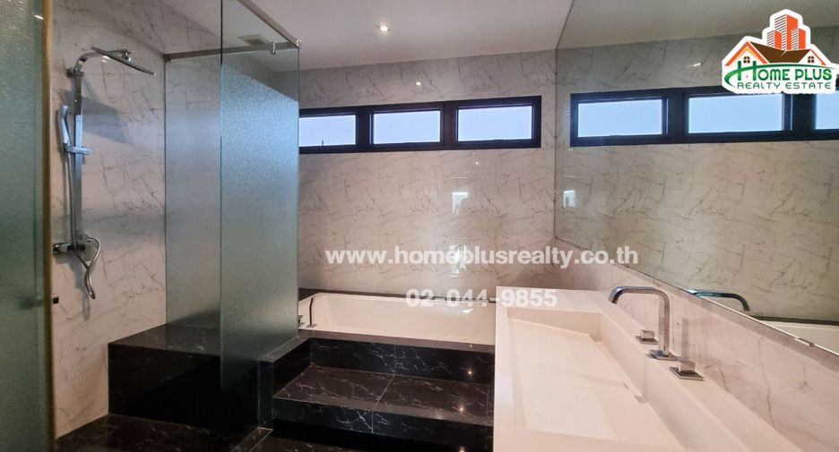 For sale 3 bedrooms townhouse in Lat Phrao, Bangkok