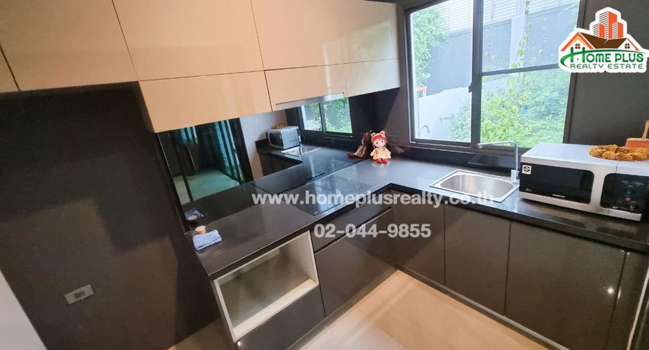 For sale 3 bedrooms townhouse in Lat Phrao, Bangkok