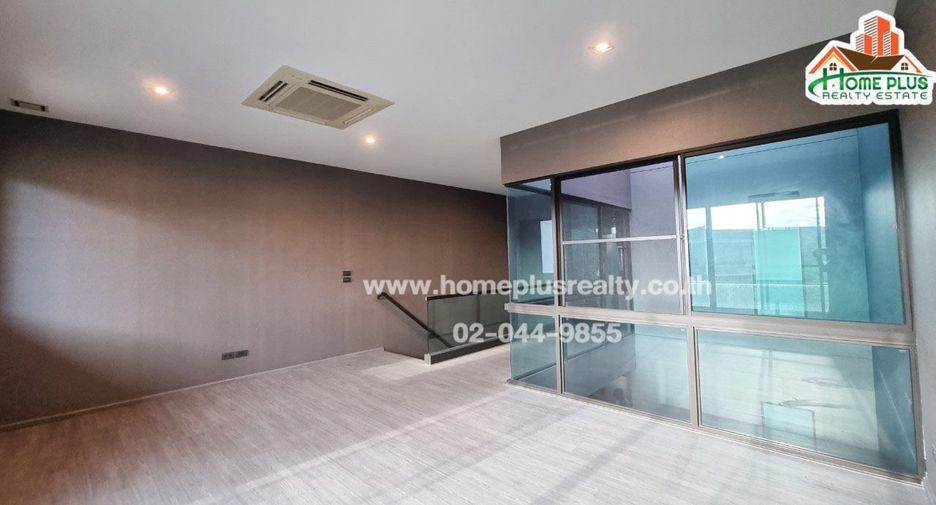 For sale 3 bedrooms townhouse in Lat Phrao, Bangkok