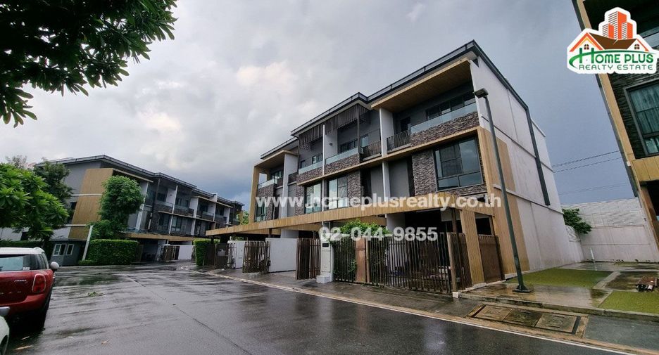 For sale 3 bedrooms townhouse in Lat Phrao, Bangkok