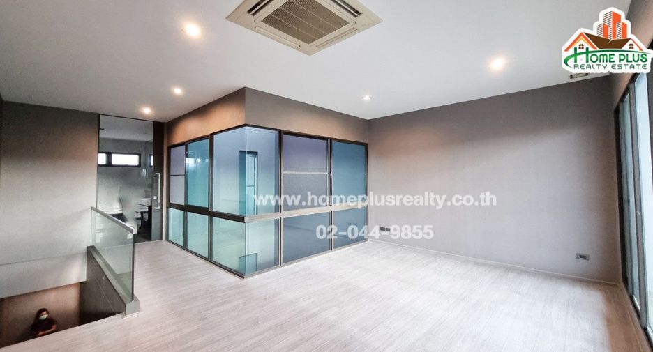 For sale 3 bedrooms townhouse in Lat Phrao, Bangkok